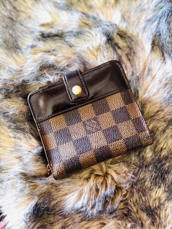 Louis Vuitton Handbags - Louis Vuitton
Vintage 1999 Compact damier brown Zippé Wallet